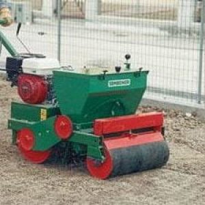 SEMINATRICE SEMOVENTE